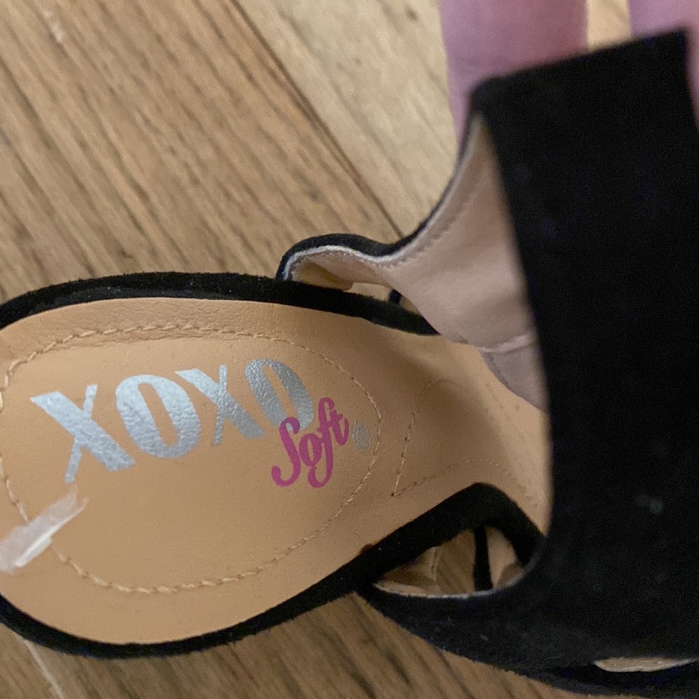 XOXO - Picture 3 of 5